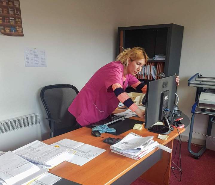 Un environnement de travail propre et sain grâce à notre service de nettoyage de bureaux sur mesure.